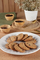 Biscoitos arrumados no prato para evento comemorativo