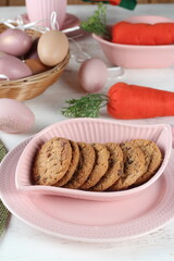 Biscoitos arrumados no prato para evento comemorativo