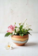 Obraz premium Colorful Thai bowl with lotus and jasmine, traditional beauty