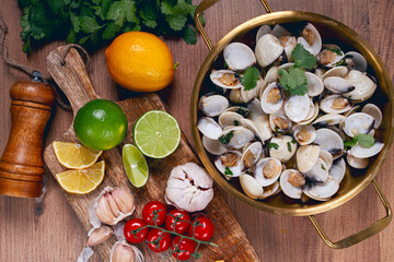 cooking, vongole clams, in a pan with spices and white wine, top view, no people,