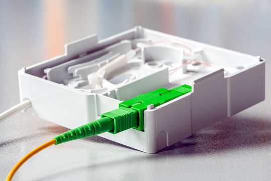 Fibre termination box for optical home intallation