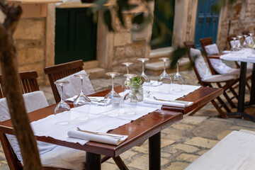 Elegant outdoor dining setting with glassware at a charming Mediterranean restaurant