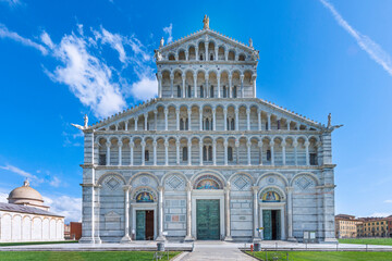 Obraz premium The Pisa Cathedral, a masterpiece of Romanesque architectural style, it was built between 1063 and 1118 years, by the architect Buschetto. UNESCO World Heritage Site. Pisa, Italy, 2019