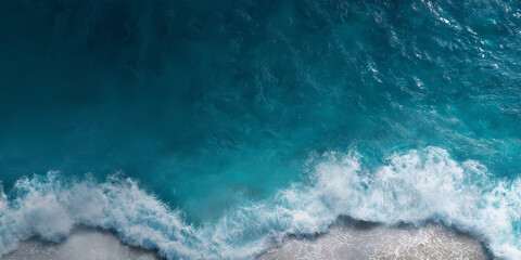 Fototapeta premium The ocean is calm and peaceful, with a gentle wave breaking on the shore