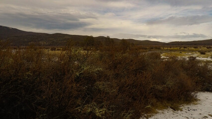 Imagen captada en la Patagonia Argentina cerca de Ushuaia, en la que se pueden observar los nevados. Los paisajes son absolutamente increíbles.
