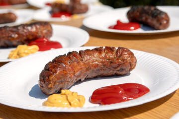 kiełbaska z grilla z keczupem i musztardą, 
grilled sausage with ketchup and mustard