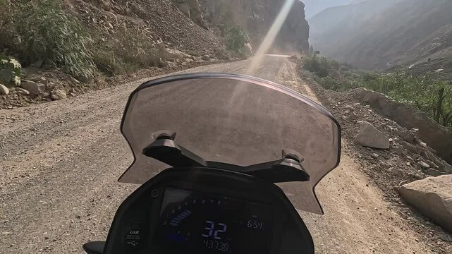 CAMINO DE TIERRA EN MOTO