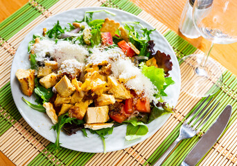 Variation of Caesar salad with chicken, lettuce mix and crackers