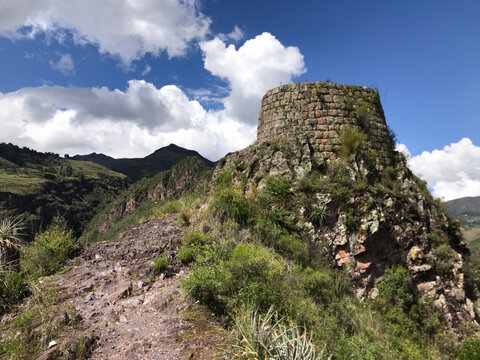 Puka pukara inca fortress overlooking cusco valley in peru on sunny day