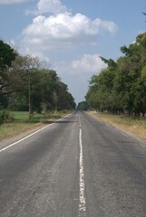 Fototapeta premium Amplias vias de comunicacion para el disfrute de los turistas ademas de su utilidad para la agricultura.