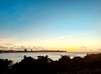 グアムの海に沈む夕日