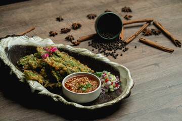 Fried mulberry leaves Food style