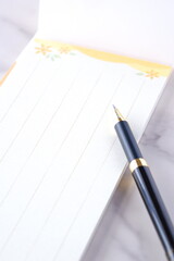 一筆箋で手紙を書いているイメージ
