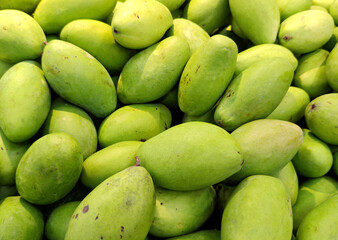 Group of mango selling in market