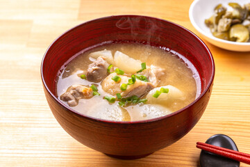 鶏肉と雑煮大根の味噌汁