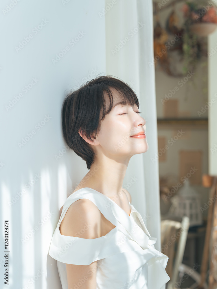 Poster 女性、ポートレート、人物、美容、スキンケア、UVケア、ナチュラル、コスメ、化粧品、エステ、日焼け止め、日本人、日差し、自然光、明るい、爽やか、サンルーム、リラックス、メイク、サロン、脱毛、夏、ブライダル、ウェディング、ドレス、水着、ビューティー、ビューティ、美肌、美白、美顔、アンチエイジング、エイジングケア、肌ケア、セルフケア、ニキビケア、オトナ、きれいめ、キレイめ、シンプル、清潔感、上品、清楚、