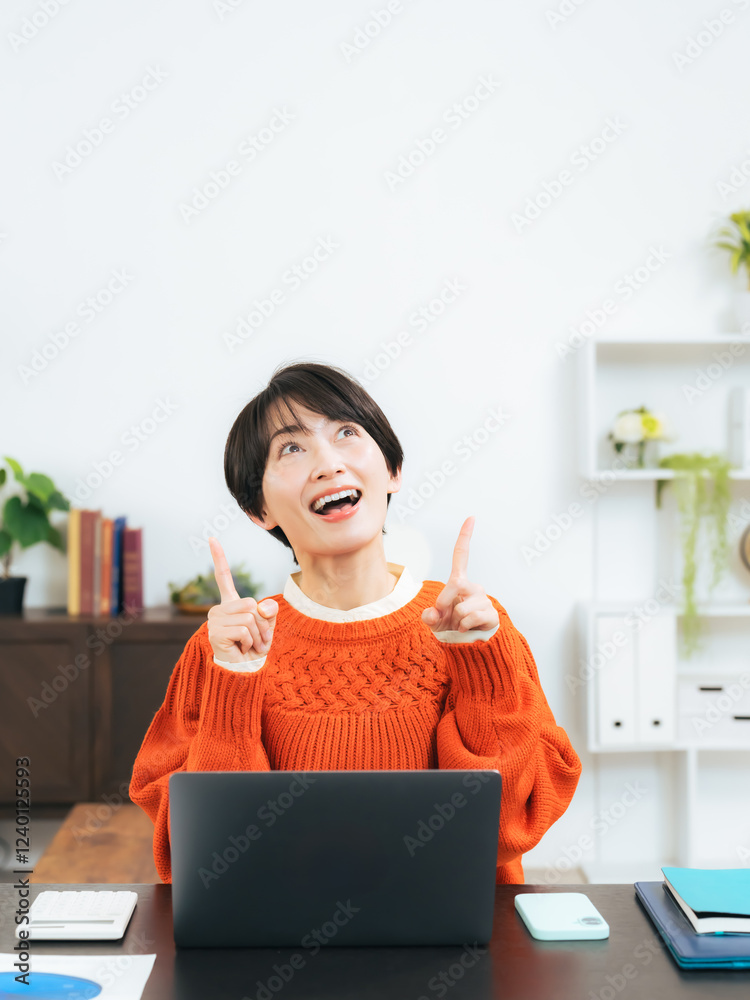Poster 女性、広告、見せる、紹介、説明、案内、アピール、pr、宣伝、主婦、ミドルエイジ、日本人、30代、40代、ノートパソコン、pc、インターネット、オンライン、web、キャンペーン、セール、発見、検索、ec