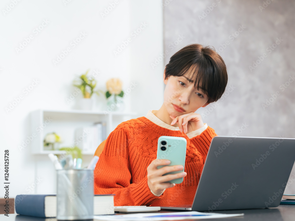 Aufkleber 女性、悩む、スマホ、スマートフォン、SNS、困る、トラブル、フェイクニュース、炎上、詐欺、DM、迷惑、ノートパソコン、PC、考える、悩み、疑問、心配、不安、不満、問題、仕事、副業、資格、主婦、ミドルエイジ、30代、40代、認証、故障、障害、電波、回線、わからない、難しい、残念、記事、動画、メール、検索、失敗、コピースペース、日本人、ストレス、憂鬱、オンライン、web、インターネット、人物
