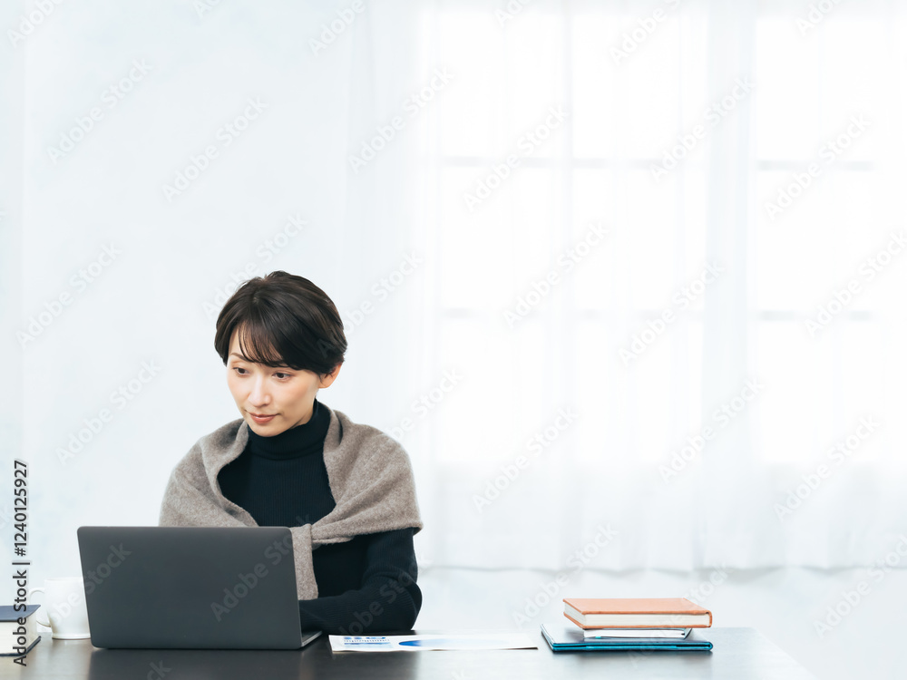 Poster ビジネス、女性、カジュアル、オフィス、デスクワーク、ノートパソコン、PC、DX、フリーランス、リスキリング、副業、資格、入力、ブログ、ライター、ライティング、ブロガー、仕事、コピースペース、広告、明るい、部屋、インテリア、モダン、かっこいい、ミドルエイジ、日本人、30代、40代、学習、勉強、在宅勤務、スキルアップ、IT、働く、インターネット、オンライン、web、開発、ソフトウェア、エンジニア、シス