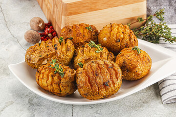 Baked baby potato with thyme