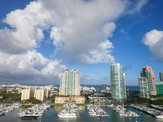 Naklejka premium View of luxury Miami Biscayne Bay Florida. Biscayne bay. Summer vacation. Luxury South beach marina. Miami south beach view. Docked luxurious yacht boat. Luxurious lifestyle. Quiet marina