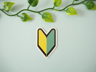 初心者マーク　若葉マーク　シンプル