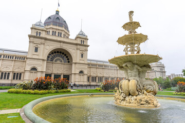 Obraz premium The Carlton Gardens fountain at Royal Exhibition Building in Melbourne, Australia 