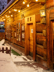 Zakopane: Drewniane wille, domy w zimowy wieczór ze sporą ilością śniegu © Michal45