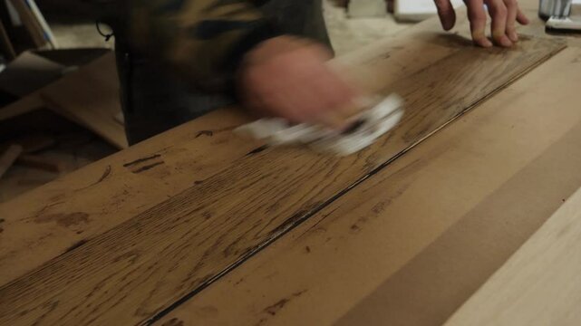 Cleaning surplus wood varnish with paper towel