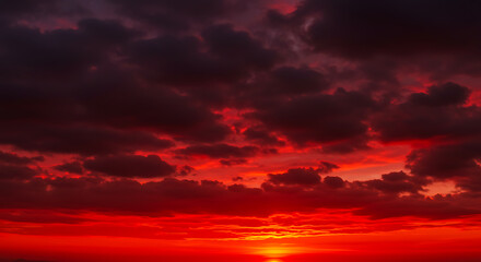 Obraz premium Fiery Horizon and Dark Ominous Clouds in a Vivid Contrast 