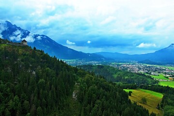 Obraz premium Austrian Alps - view of the chapel in the ruins of Ehrenberg Castle and the town of Reutte in the Lechtal Alps