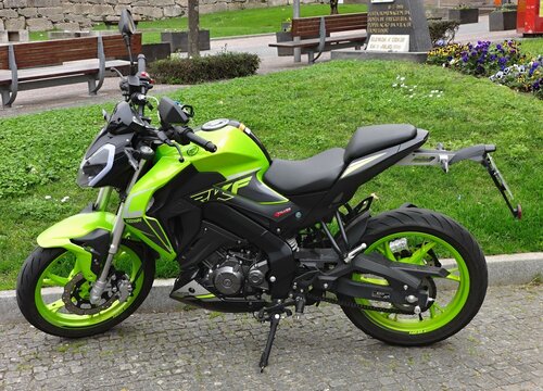 Modern Keyway RKF 125 motorbike in green