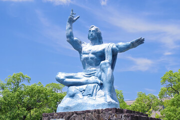 長崎の平和公園祈念像