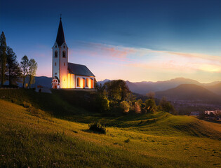 Fototapeta premium Generated image ライトアップした教会