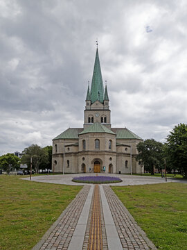 Au&szlig;enansicht der gr&ouml;&szlig;ten Kirche der Stadt Frederikshavn, D&auml;nemark