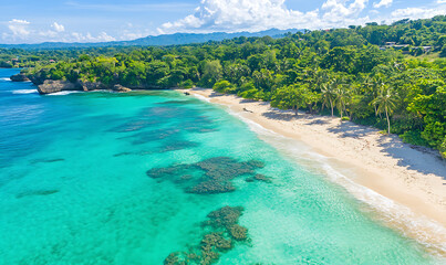 Obraz premium Dynamic water splash, bubbles, ripples, underwater light rays and tranquil ocean views