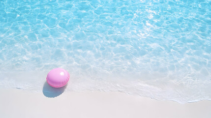 Naklejka premium Pink inflatable ring on sandy beach, ocean waves background. Summer vacation, travel concept