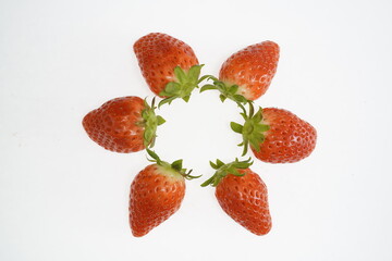 新鮮な朝取りイチゴ　章姫　大阪府産