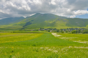 Obraz premium scenic view of Urut viilage and Kotratssar and Metssar mountains of Lesser Caucasus (Lori province, Armenia)