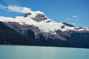glaciar and mountain
