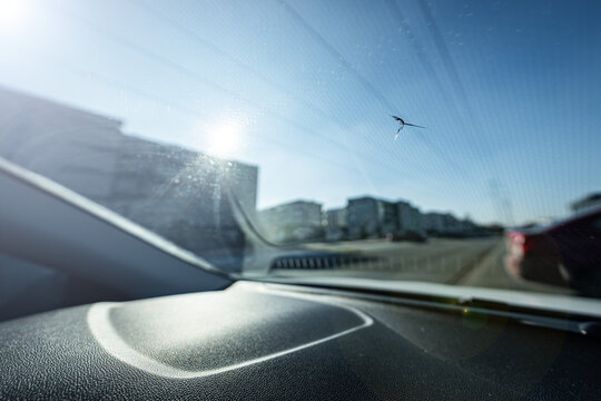 car windshield insurance - cracked windshield