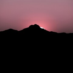 Obraz premium City skyline: a sleek vector illustration of a modern city skyline at dusk with illuminated buildings and a starry sky silhouetted skyline cityscape architecture illustration building city vector