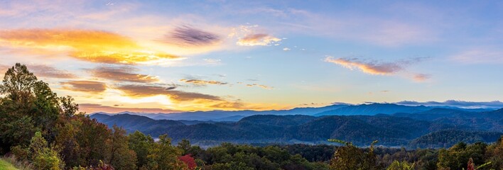 Fototapeta premium Sunrise on the Foothills Parkway, Great Smoky Mountains National Park, Tennessee.
