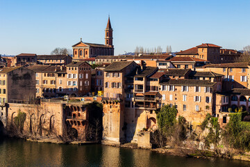 Naklejka premium Picturesque Houses on the Banks of the Tarn, Right Bank, in Albi