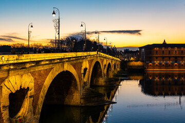 Fototapeta premium Pont Neuf Crossing the Garonne in Toulouse at Sunset