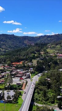 video a&eacute;reo realizado en el sector de Sajonia, Rionegro, Colombia; cerca al aeropuerto Jos&eacute; Mar&iacute;a Cordova y al t&uacute;nel de Oriente que comunica a Medell&iacute;n con el terminal a&eacute;reo.	