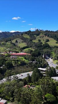 video a&eacute;reo realizado en el sector de Sajonia, Rionegro, Colombia; cerca al aeropuerto Jos&eacute; Mar&iacute;a Cordova y al t&uacute;nel de Oriente que comunica a Medell&iacute;n con el terminal a&eacute;reo.	