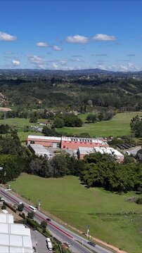 video a&eacute;reo realizado en el sector de Sajonia, Rionegro, Colombia; cerca al aeropuerto Jos&eacute; Mar&iacute;a Cordova y al t&uacute;nel de Oriente que comunica a Medell&iacute;n con el terminal a&eacute;reo.	