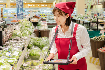 スーパーで働く人々　(プロパティリリース取得済み)