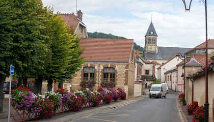 Obraz premium Harvest time on green grand cru vineyards near Oger and Mesnil-sur-Oger, region Champagne, France. Villages of Cote des Blancs